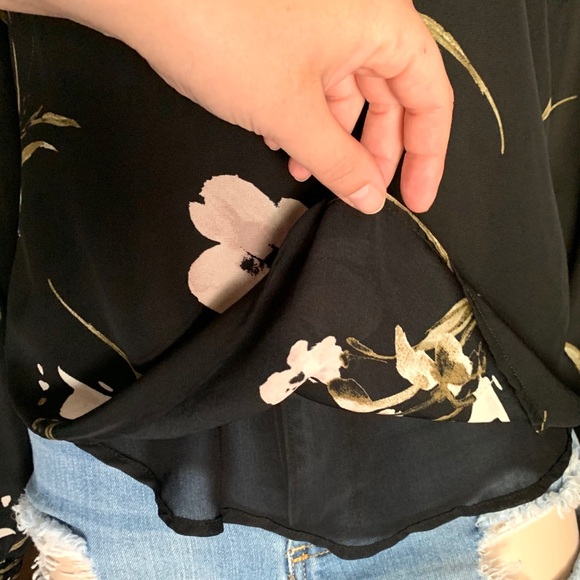 3/$30 Dynamite Choker V-Neck Floral Black Top Sz S - Picture 10 of 12